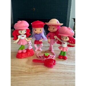 early-2000s Strawberry Shortcake figure lot of 4 figures plus two accessories